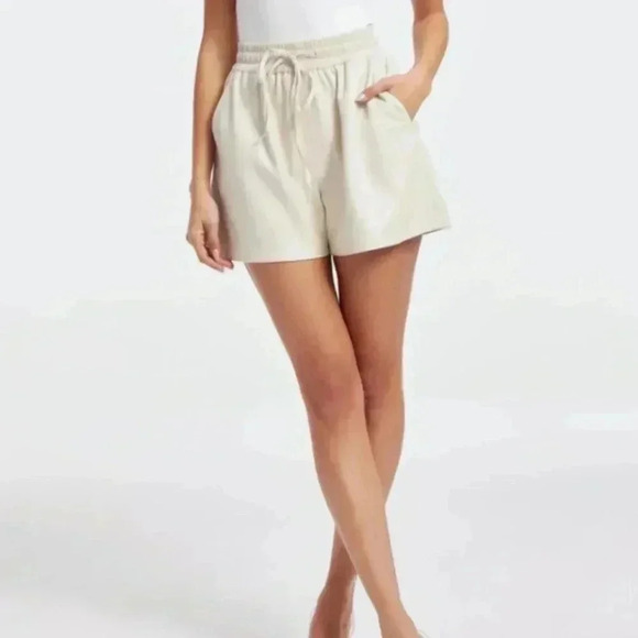 Good American Better Than Leather Shorts - Picture 1 of 7